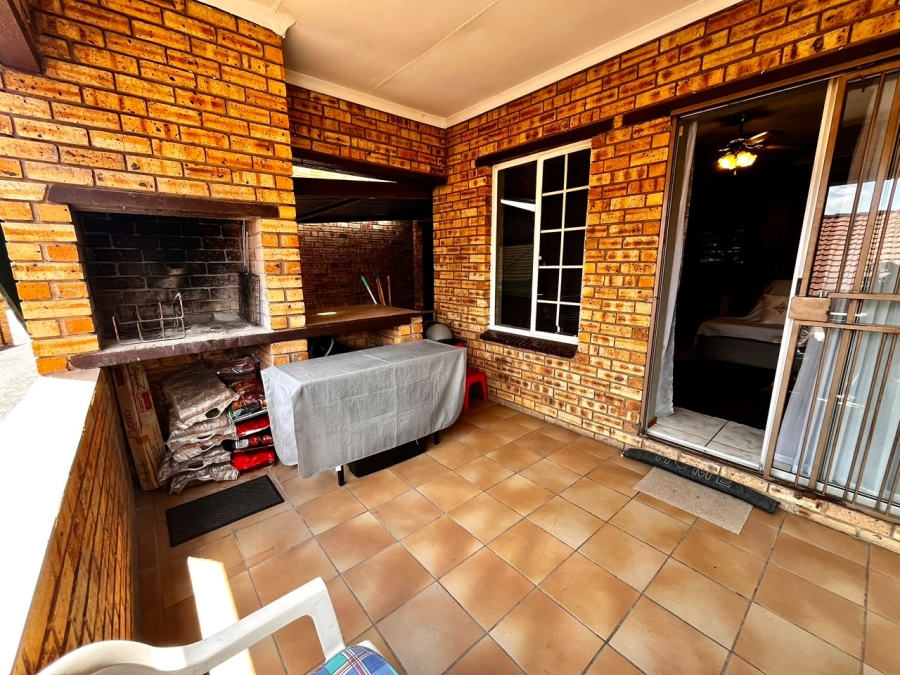 2 Bedroom Property for Sale in Safari Gardens North West